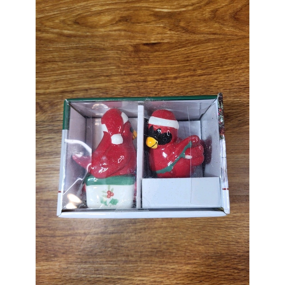 Winterberry Pfaltzgraff‎ Salt & Pepper Shakers Cardinals